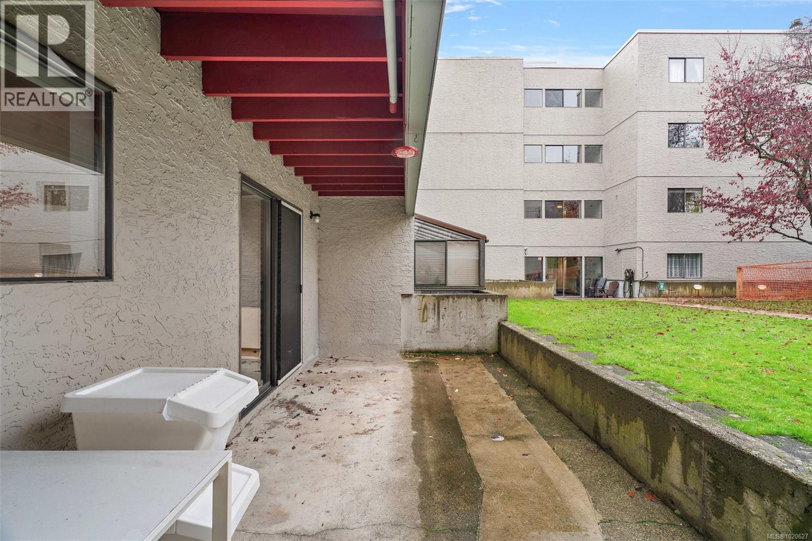 105 3255 Glasgow Ave, Saanich