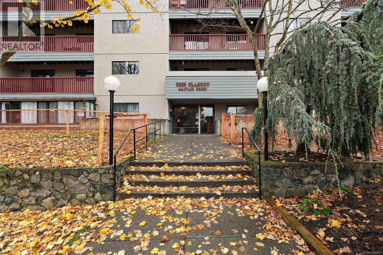 105 3255 Glasgow Ave, Saanich