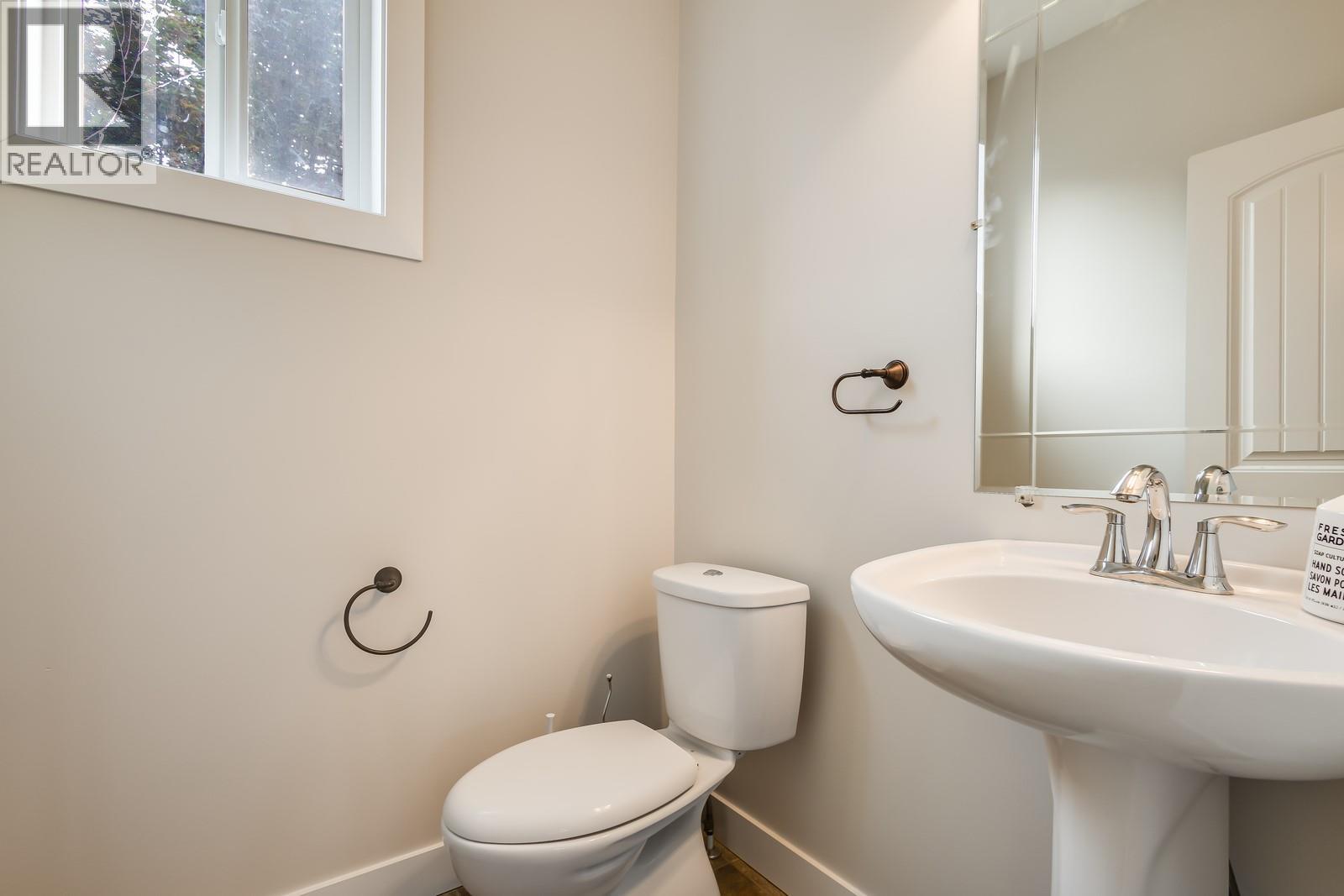  5308 Upper Mission Drive, Kelowna