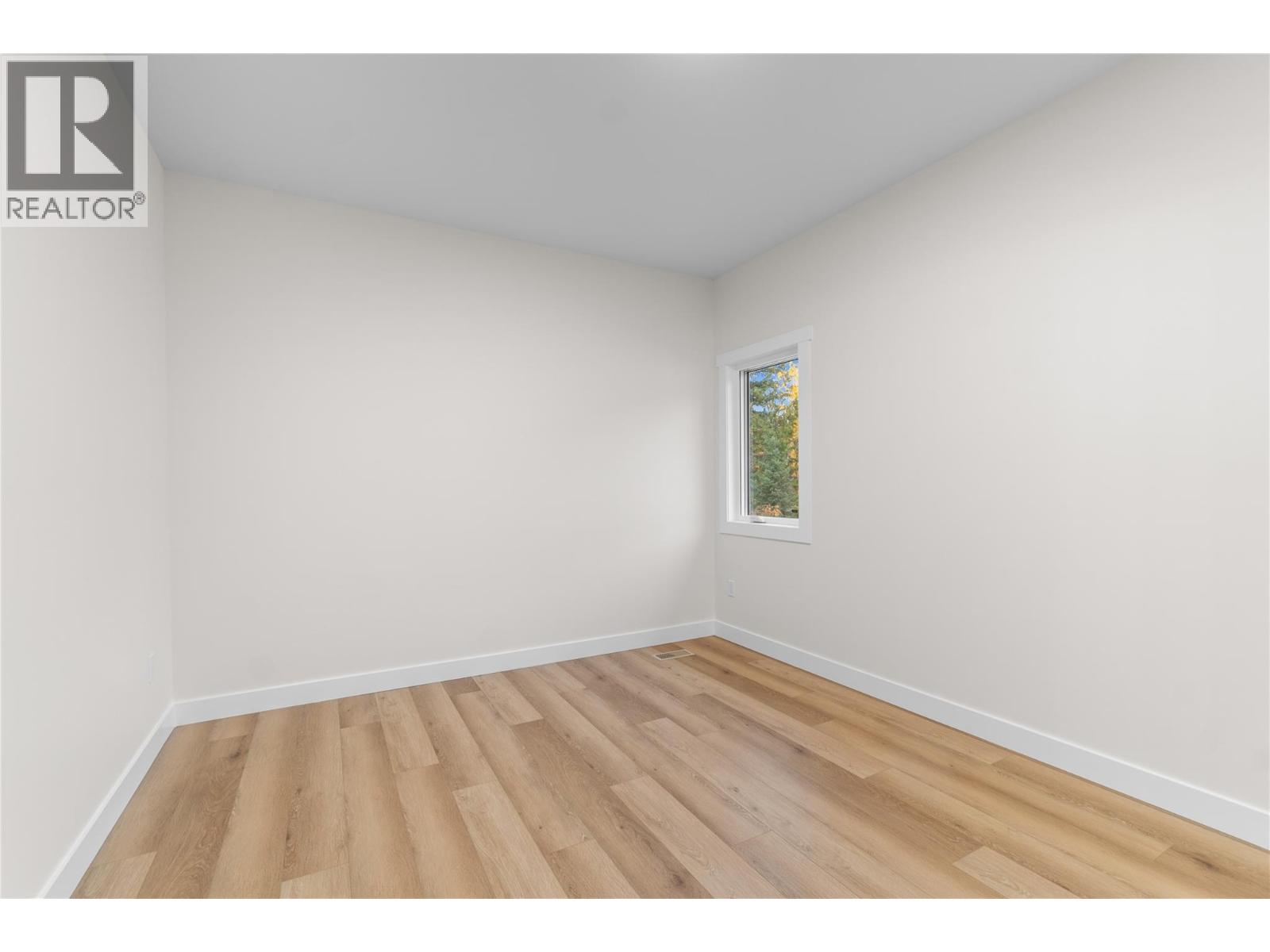 12 231 20 Street Northeast, Salmon Arm