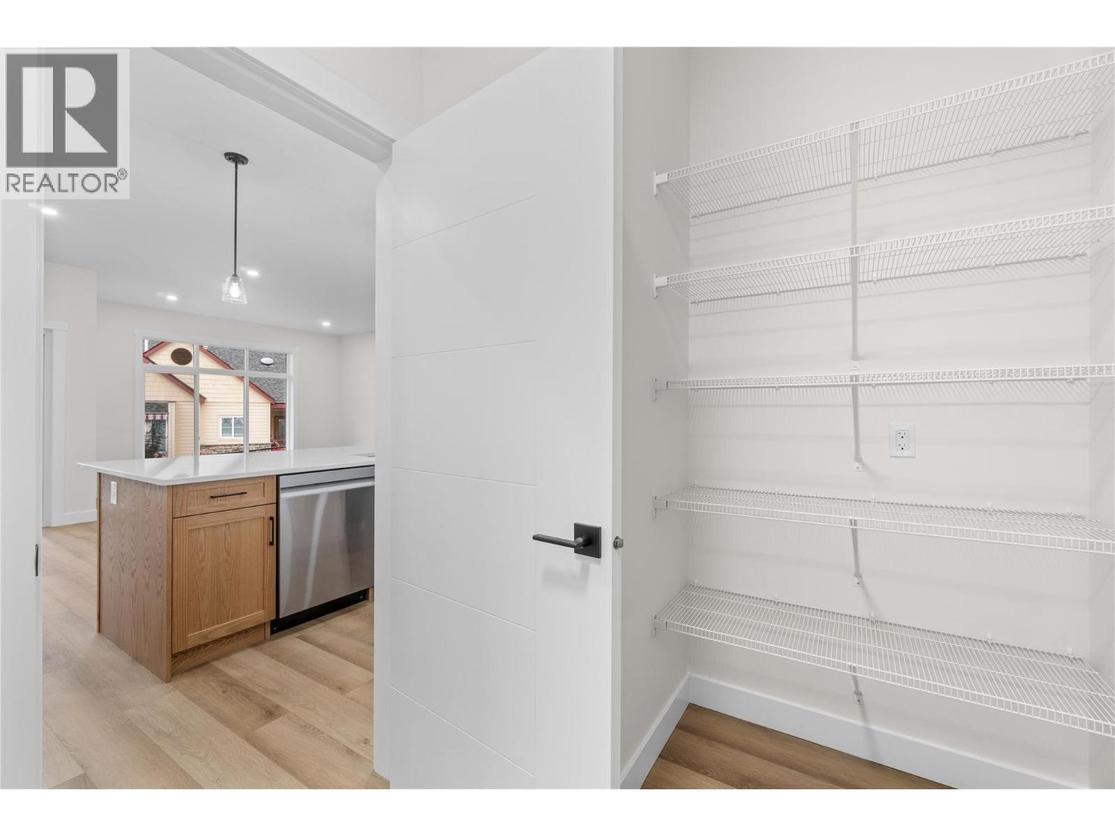 12 231 20 Street Northeast, Salmon Arm