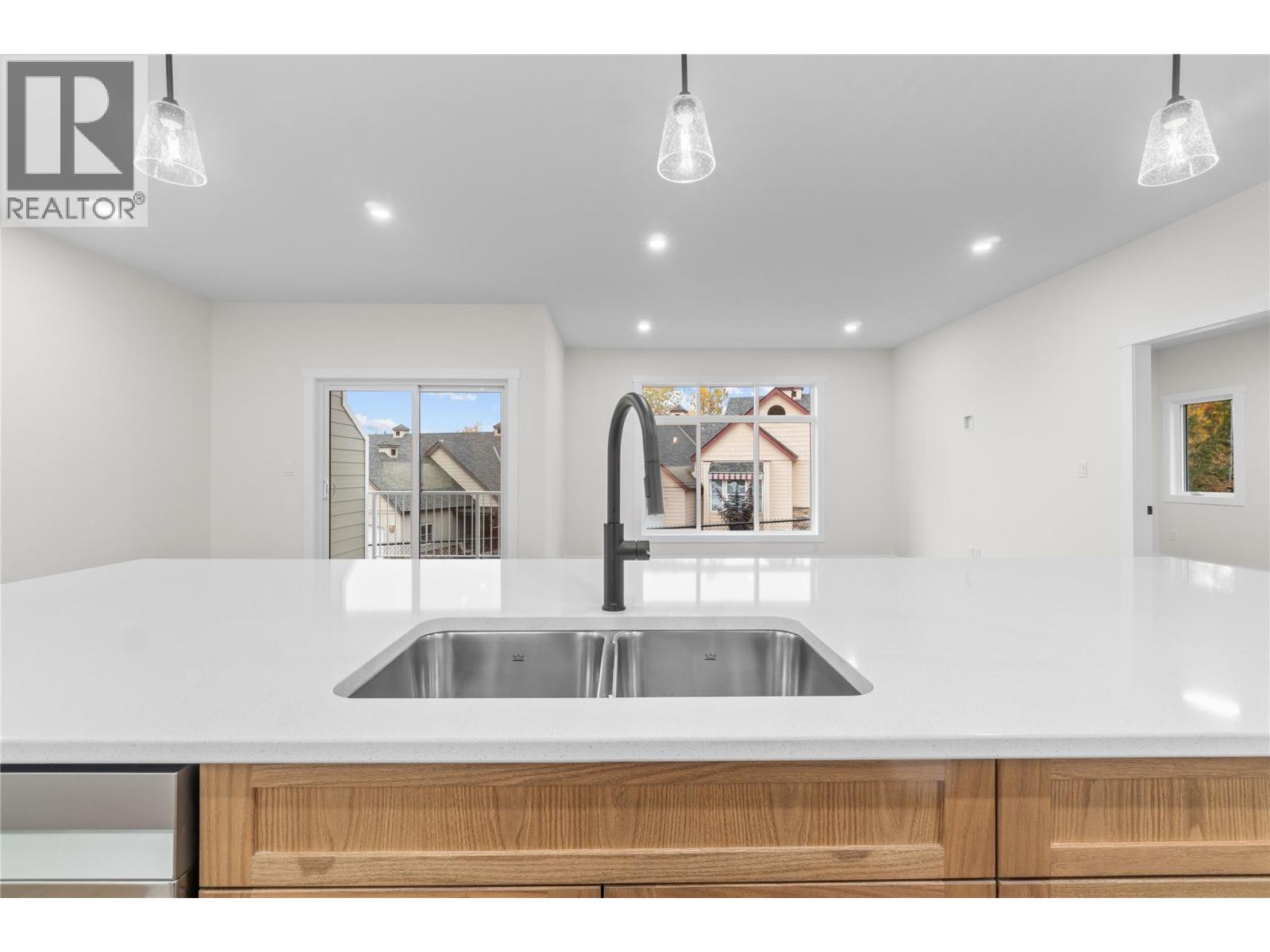 12 231 20 Street Northeast, Salmon Arm