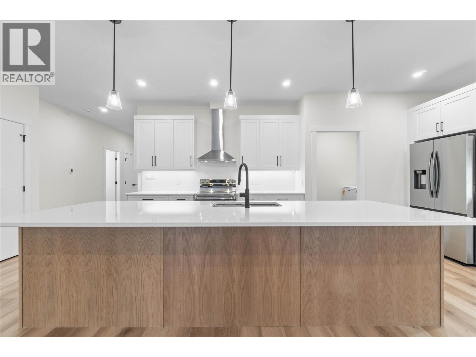 12 231 20 Street Northeast, Salmon Arm