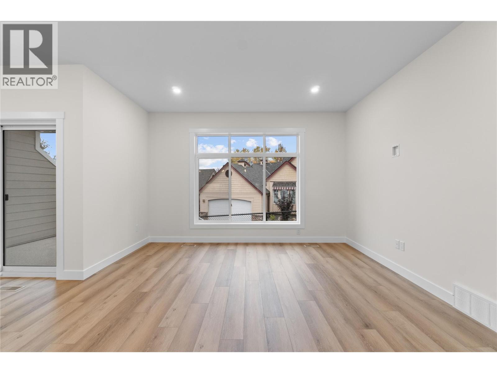 12 231 20 Street Northeast, Salmon Arm