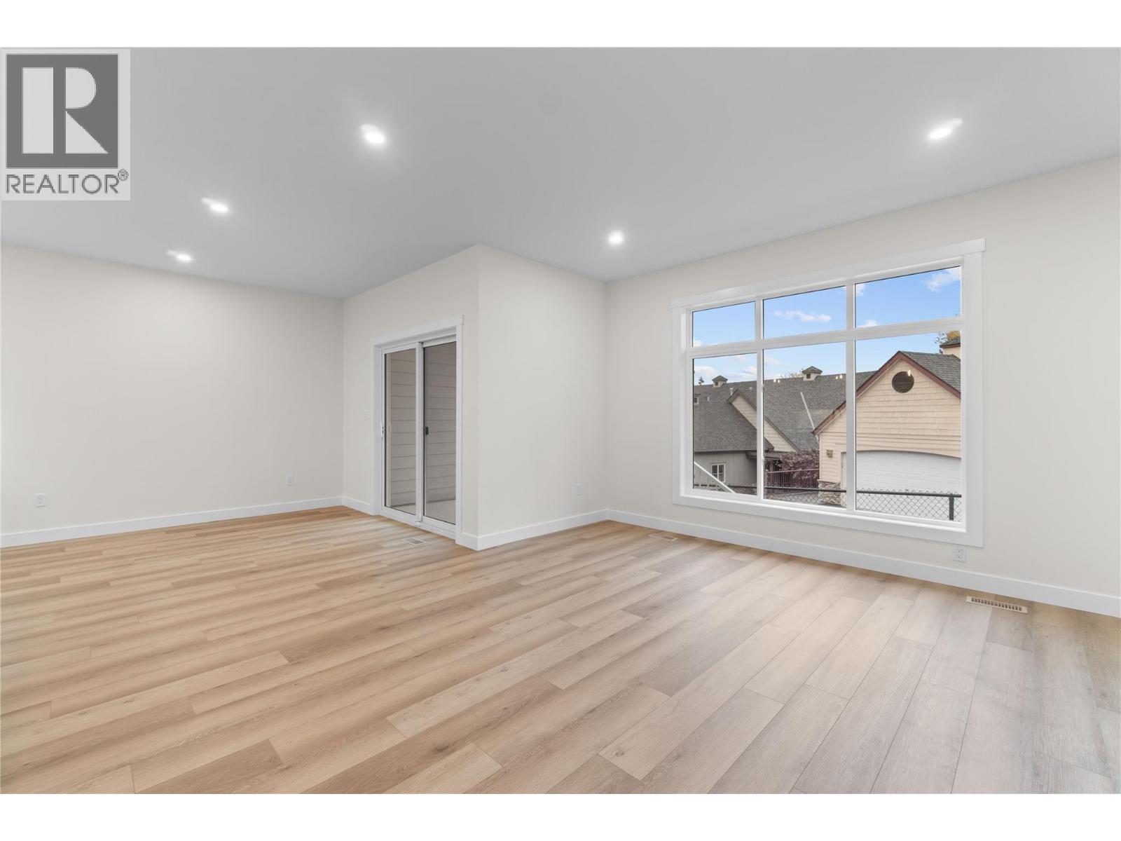 12 231 20 Street Northeast, Salmon Arm