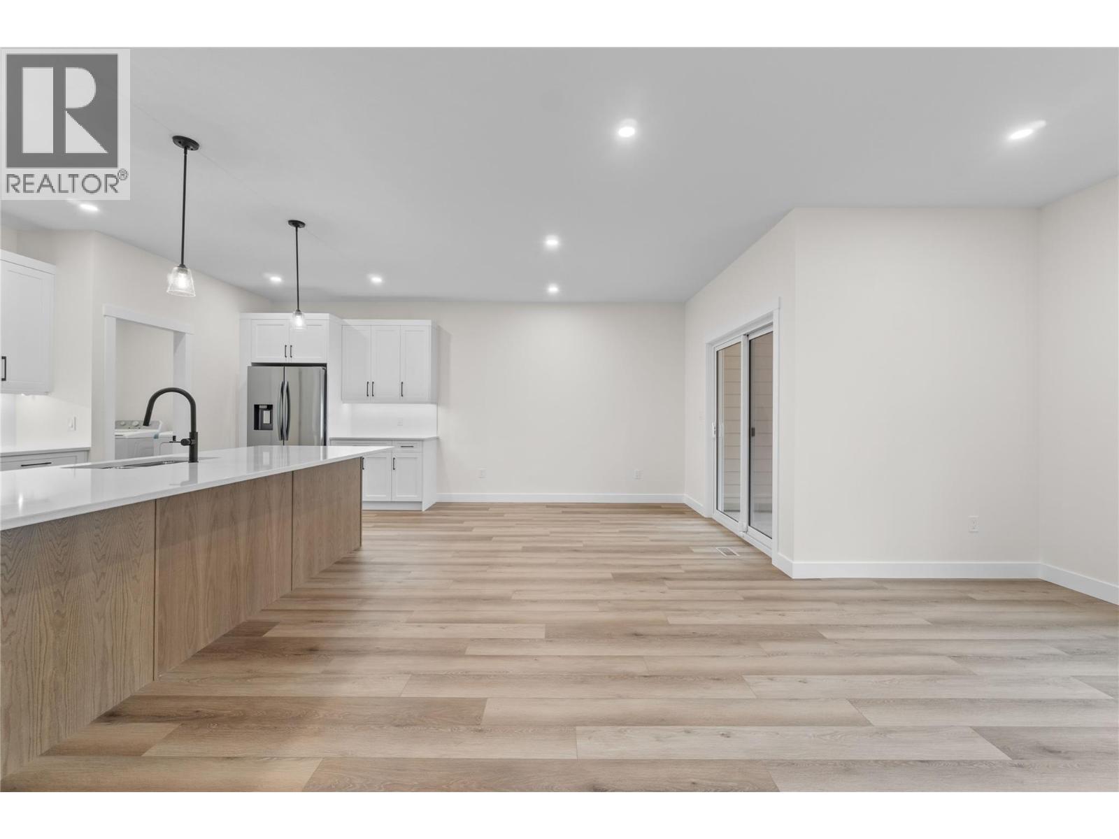 12 231 20 Street Northeast, Salmon Arm