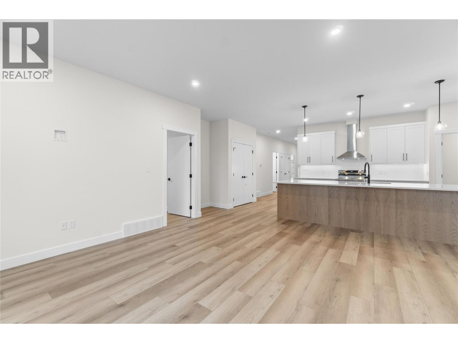 12 231 20 Street Northeast, Salmon Arm