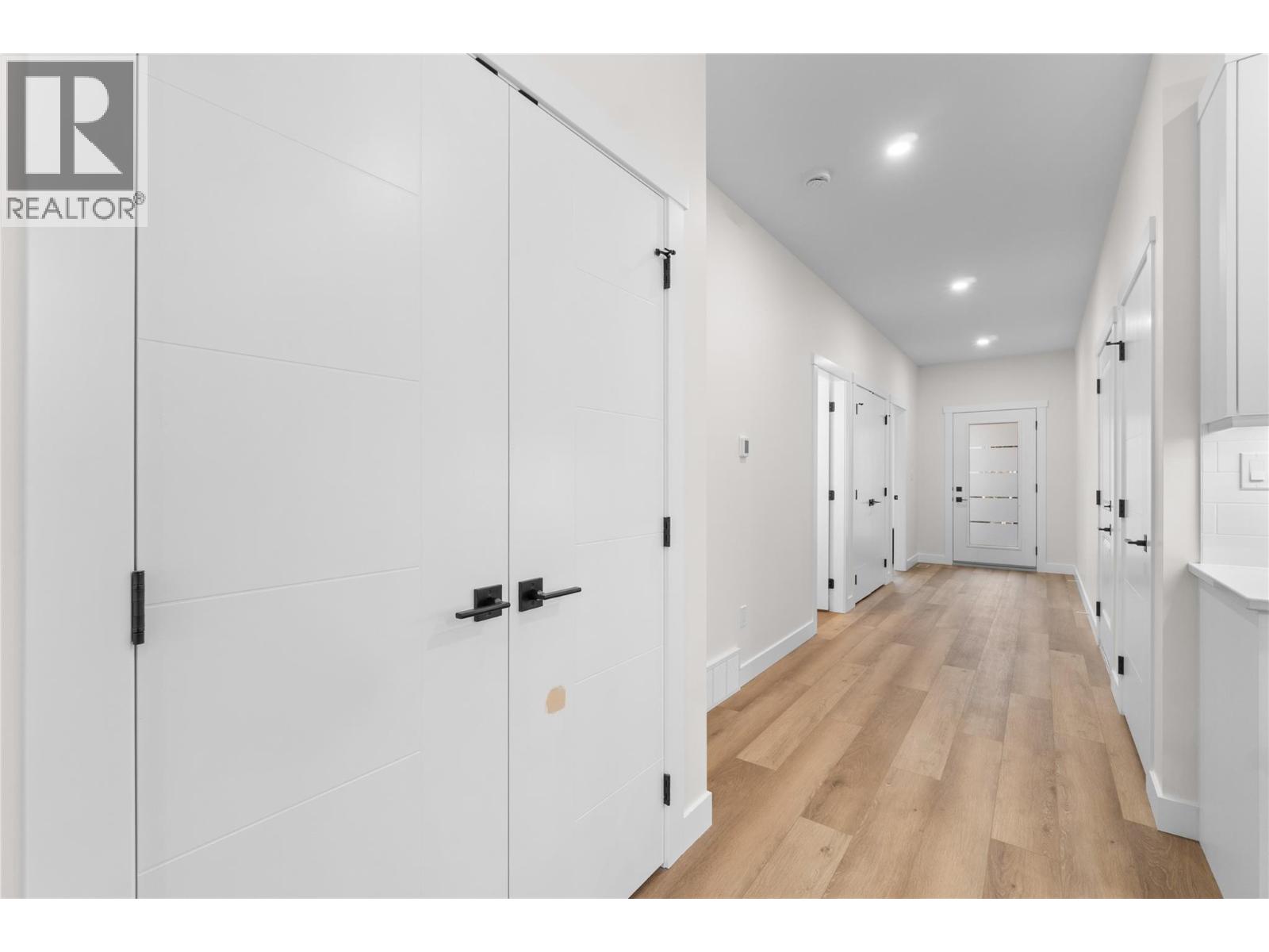 12 231 20 Street Northeast, Salmon Arm