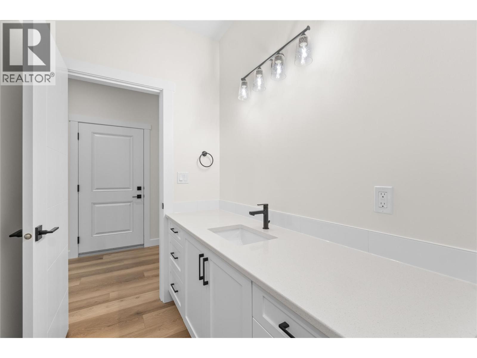 12 231 20 Street Northeast, Salmon Arm