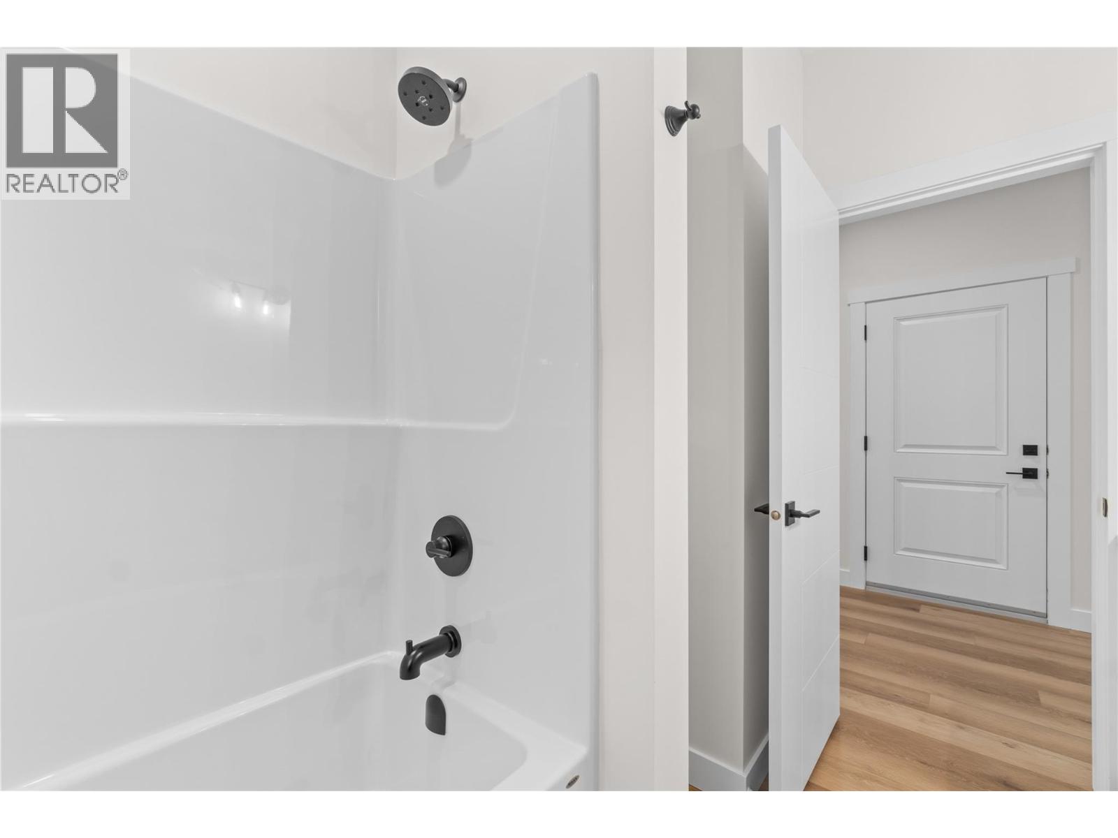 12 231 20 Street Northeast, Salmon Arm