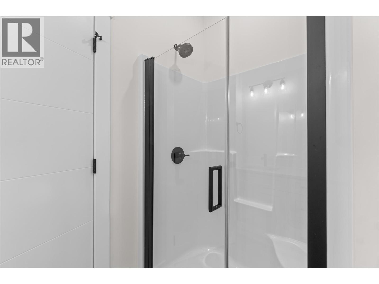 12 231 20 Street Northeast, Salmon Arm