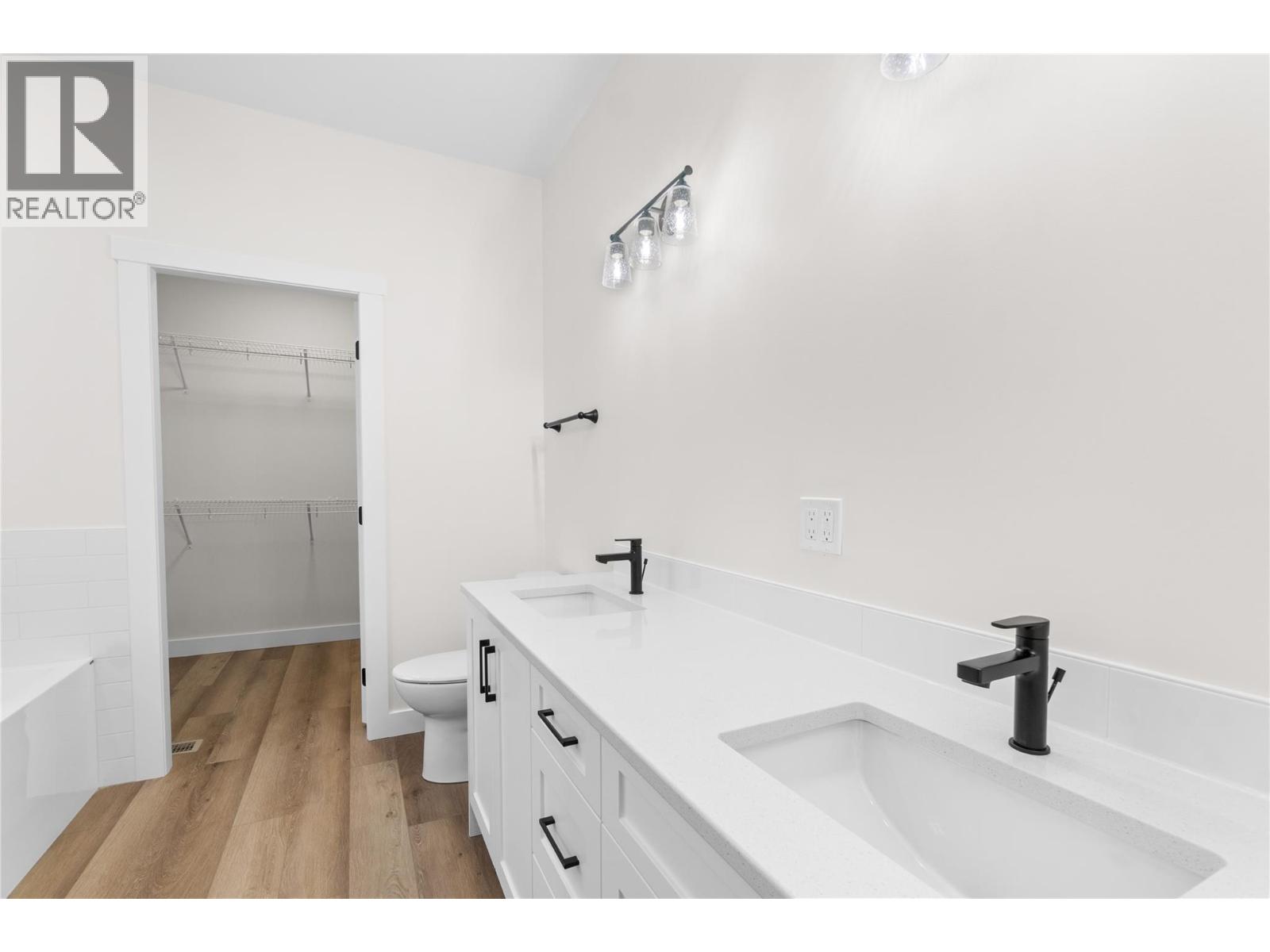 12 231 20 Street Northeast, Salmon Arm