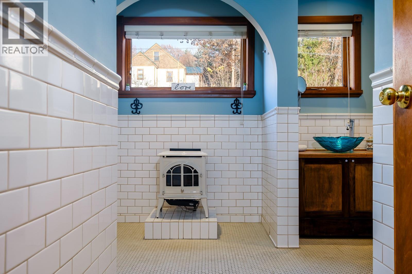 2075 Thompson Avenue, Rossland