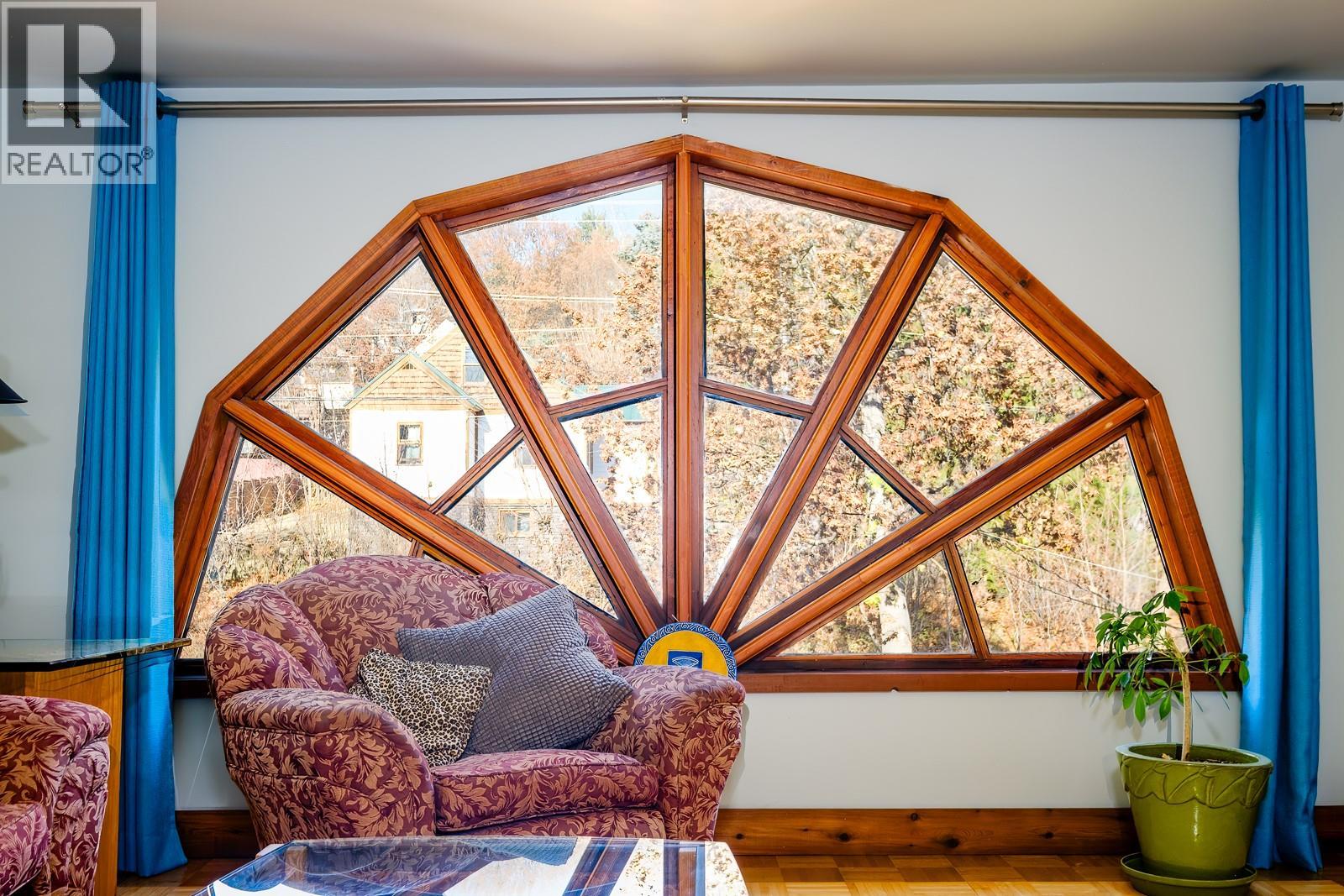 2075 Thompson Avenue, Rossland