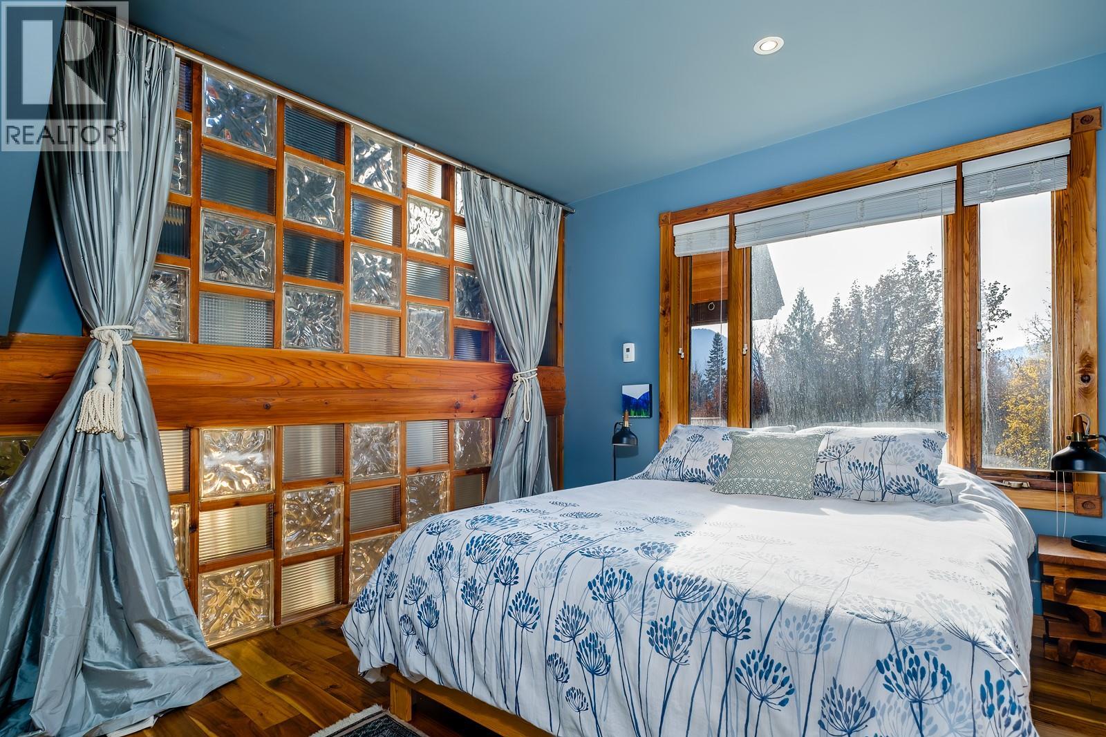 2075 Thompson Avenue, Rossland