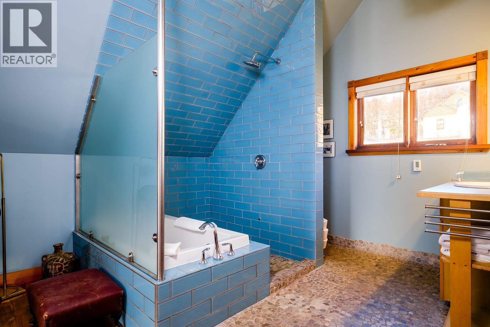 2075 Thompson Avenue, Rossland