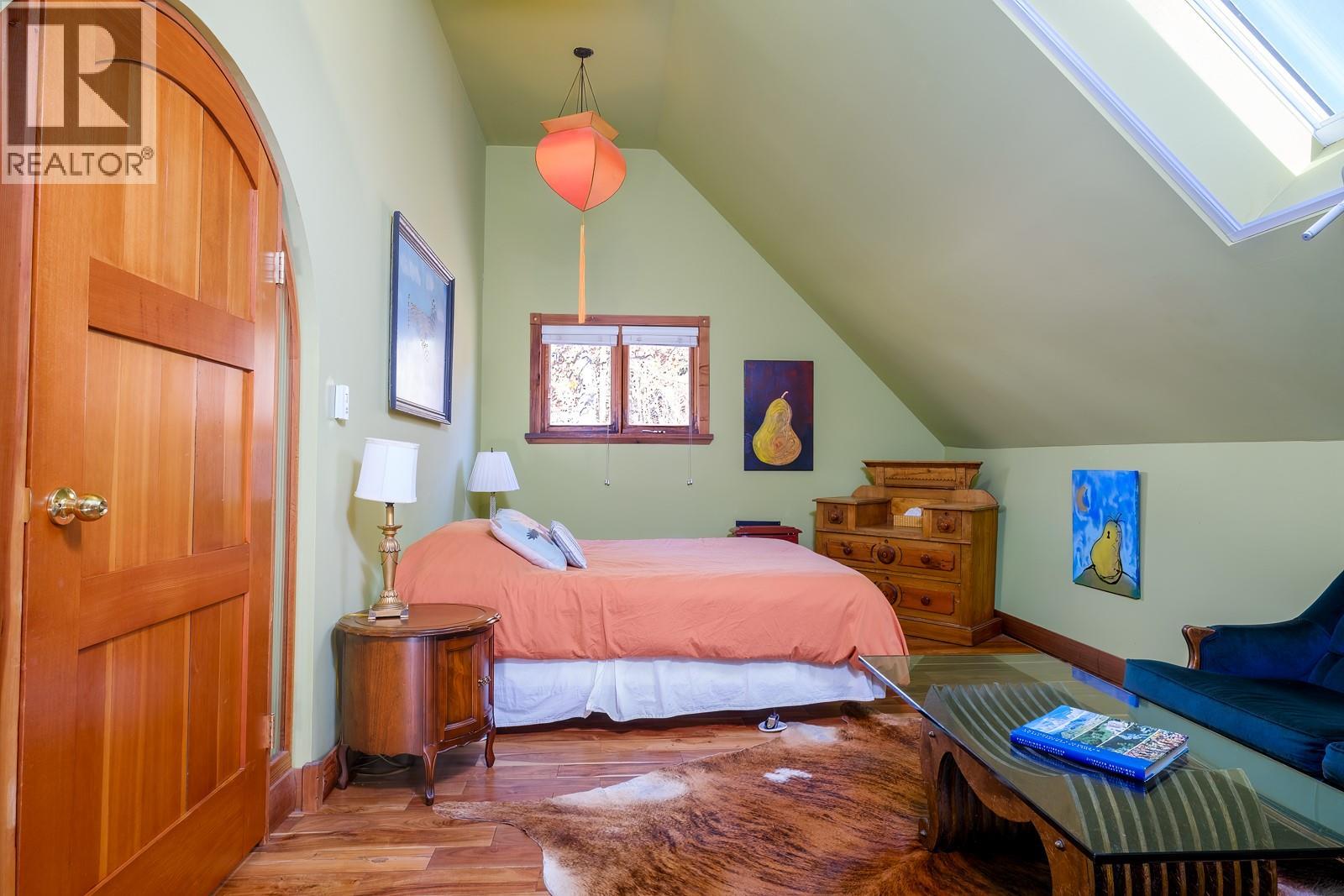 2075 Thompson Avenue, Rossland