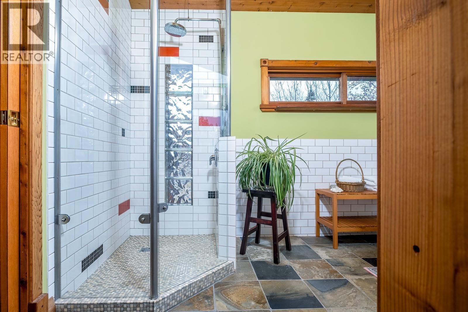 2075 Thompson Avenue, Rossland