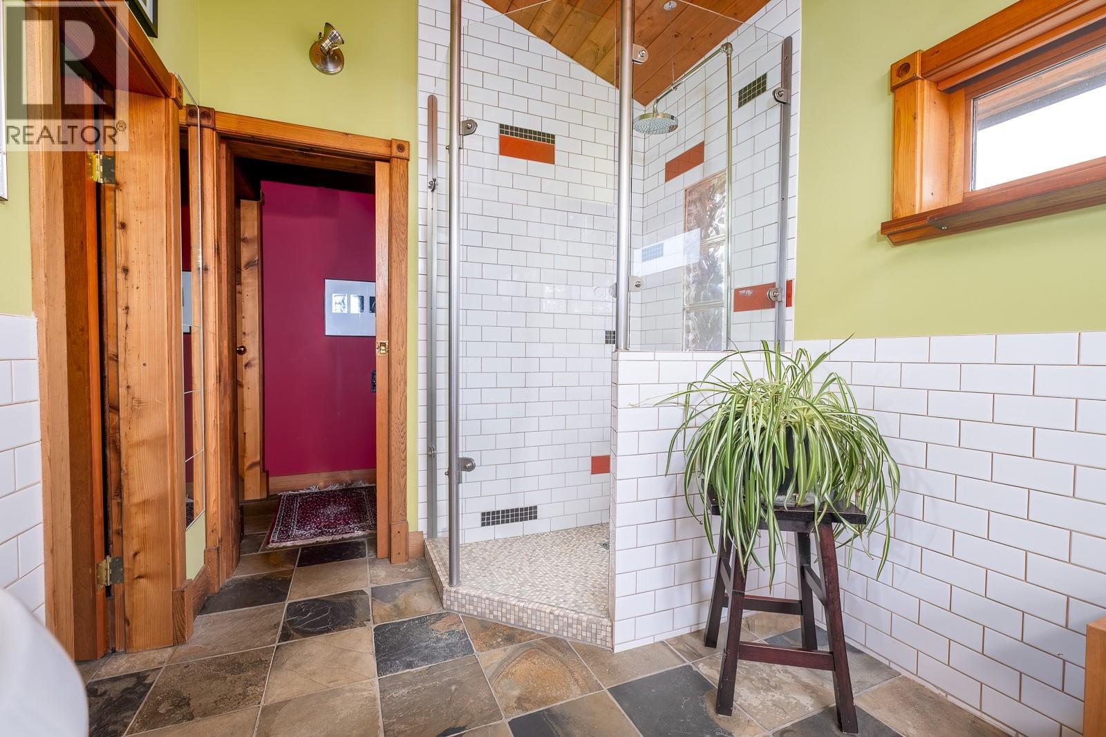 2075 Thompson Avenue, Rossland