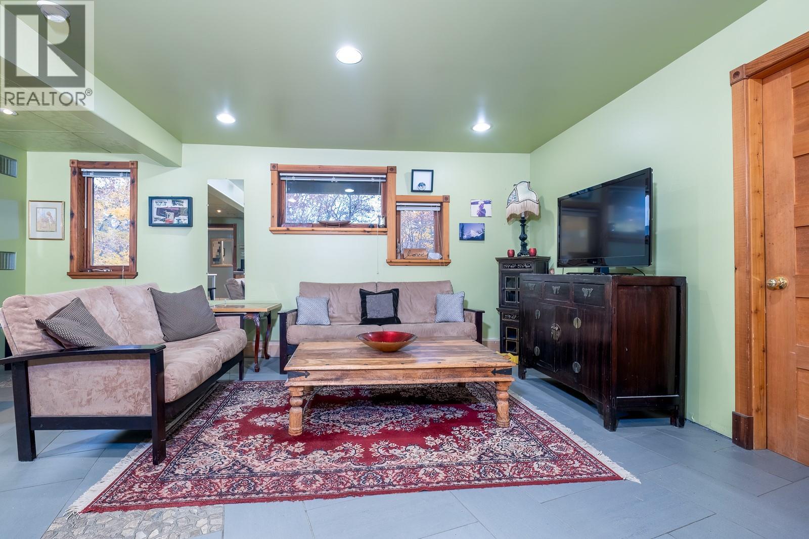 2075 Thompson Avenue, Rossland