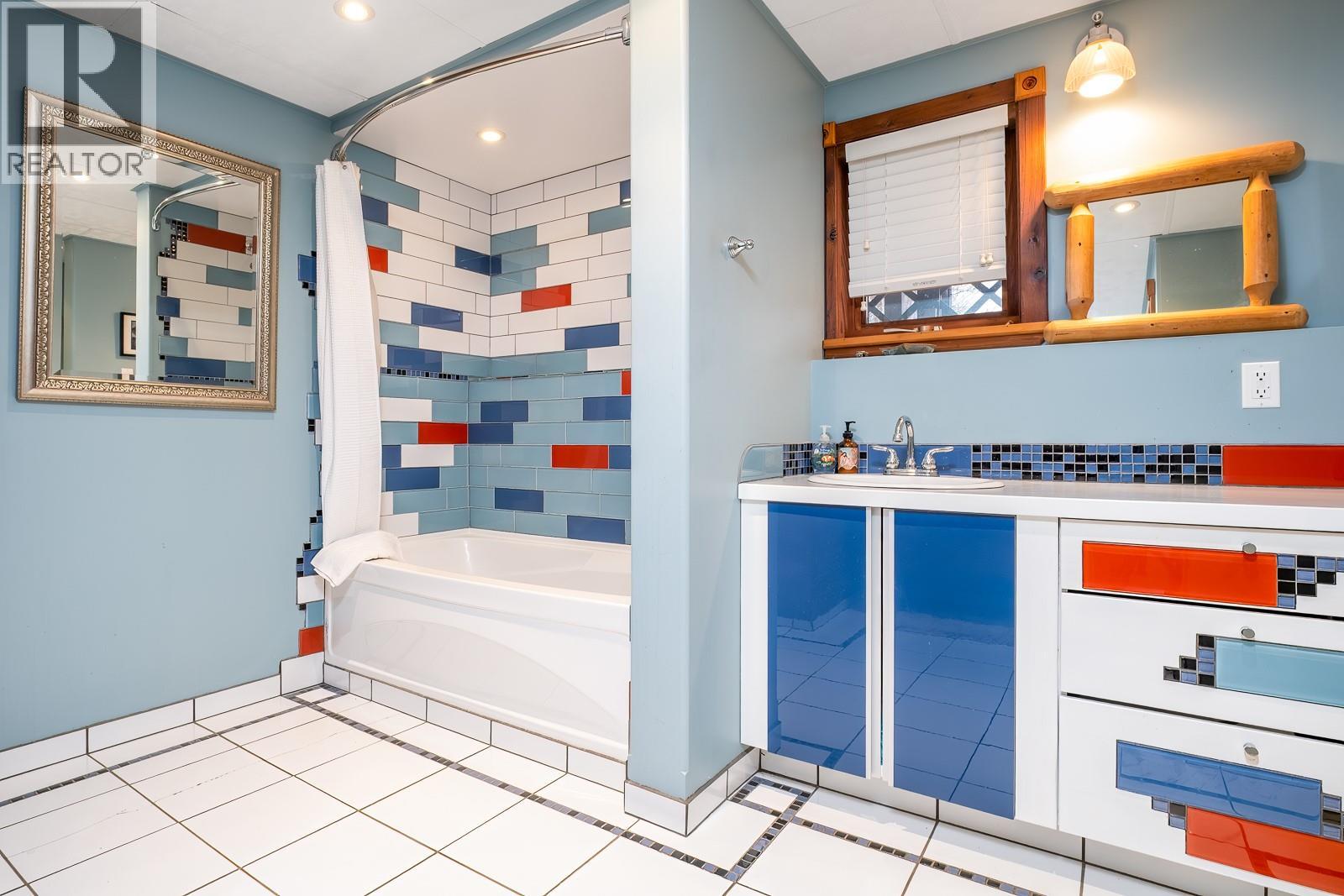 2075 Thompson Avenue, Rossland