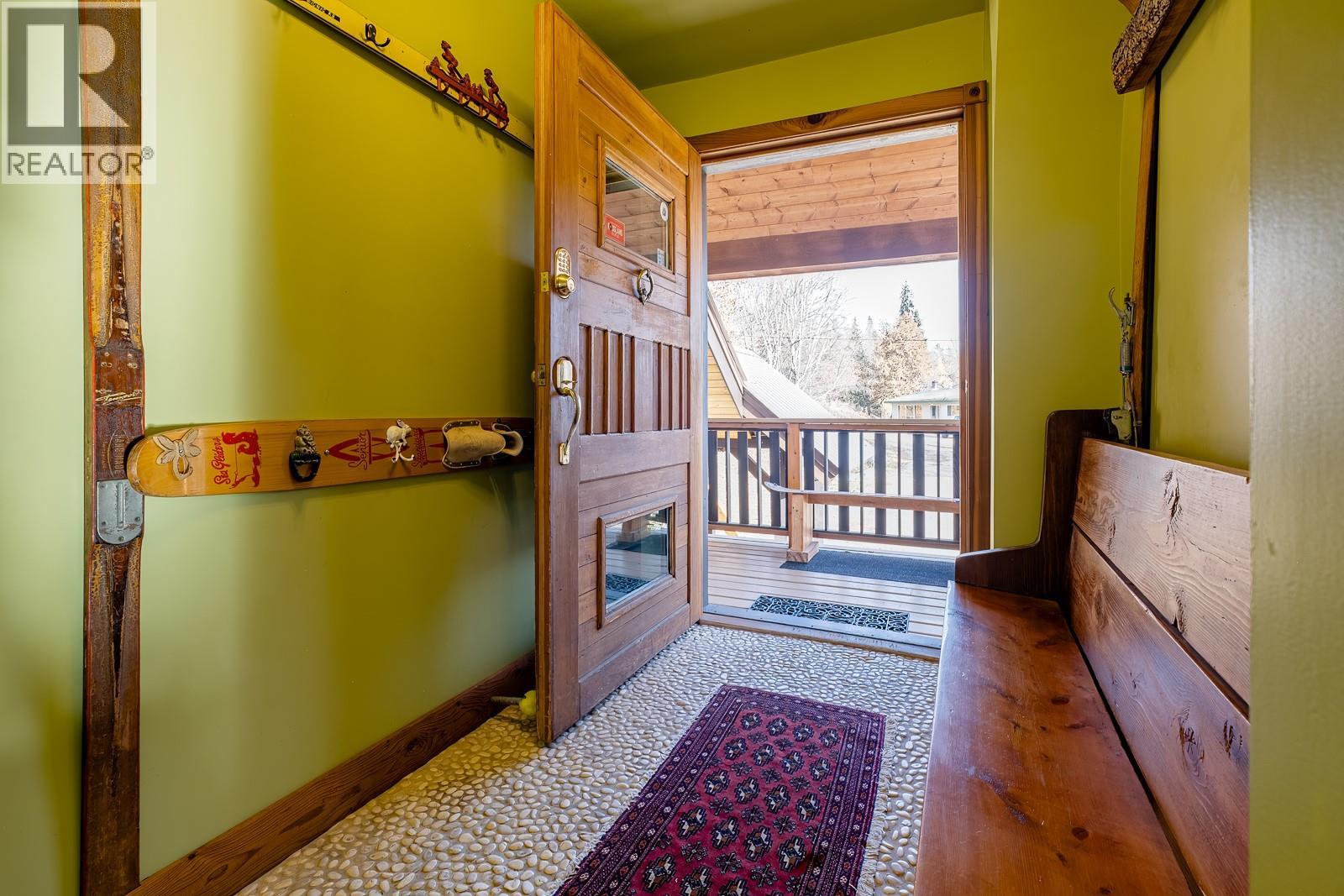 2075 Thompson Avenue, Rossland