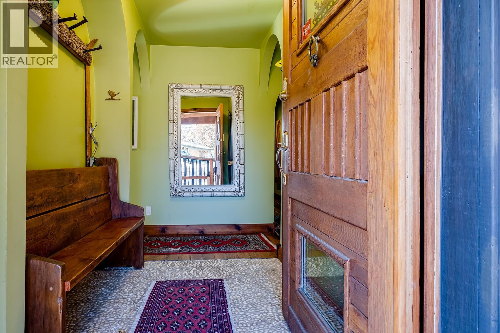 2075 Thompson Avenue, Rossland