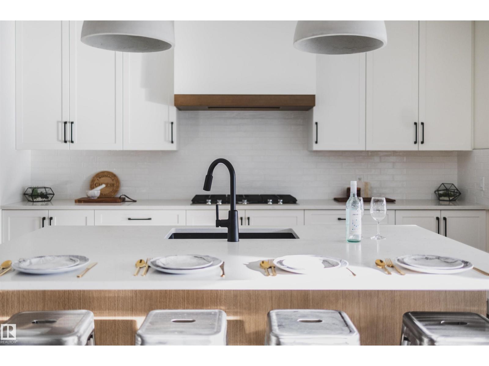 8350 120 ST NW, Edmonton