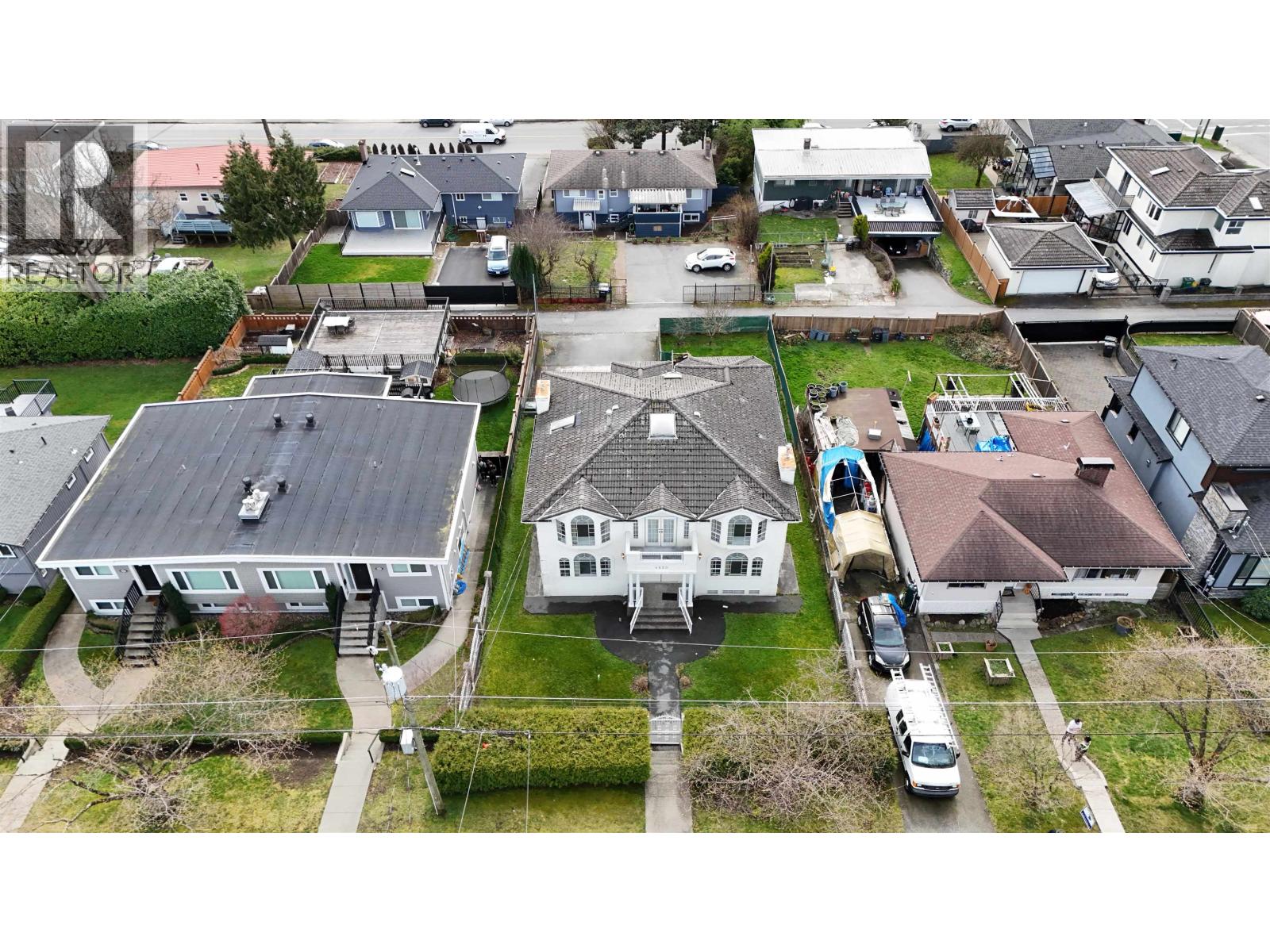 4930 VENABLES STREET, Burnaby