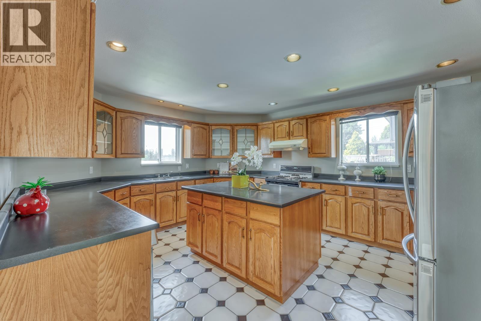 4930 VENABLES STREET, Burnaby