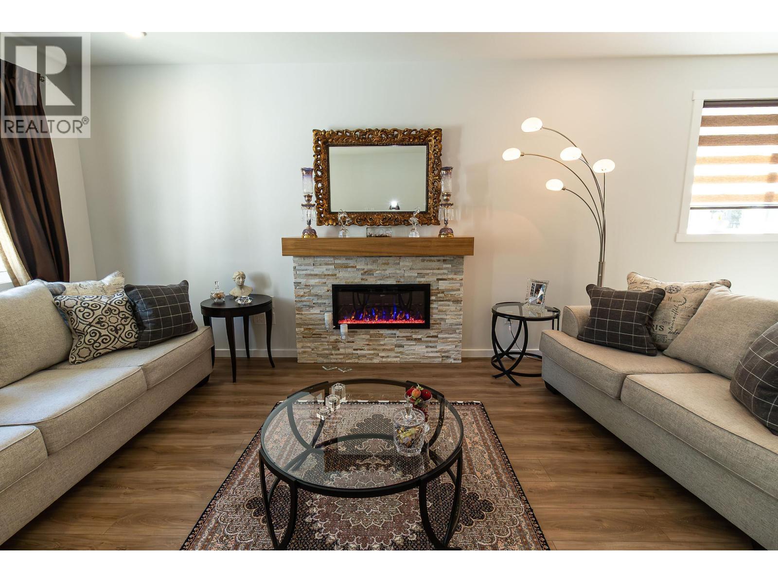 10 4921 HALLIWELL AVENUE, Terrace