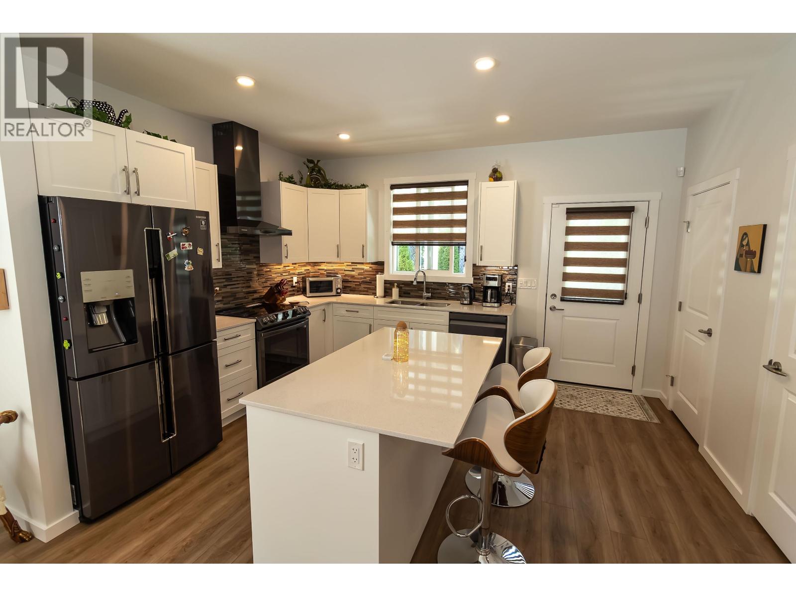 10 4921 HALLIWELL AVENUE, Terrace