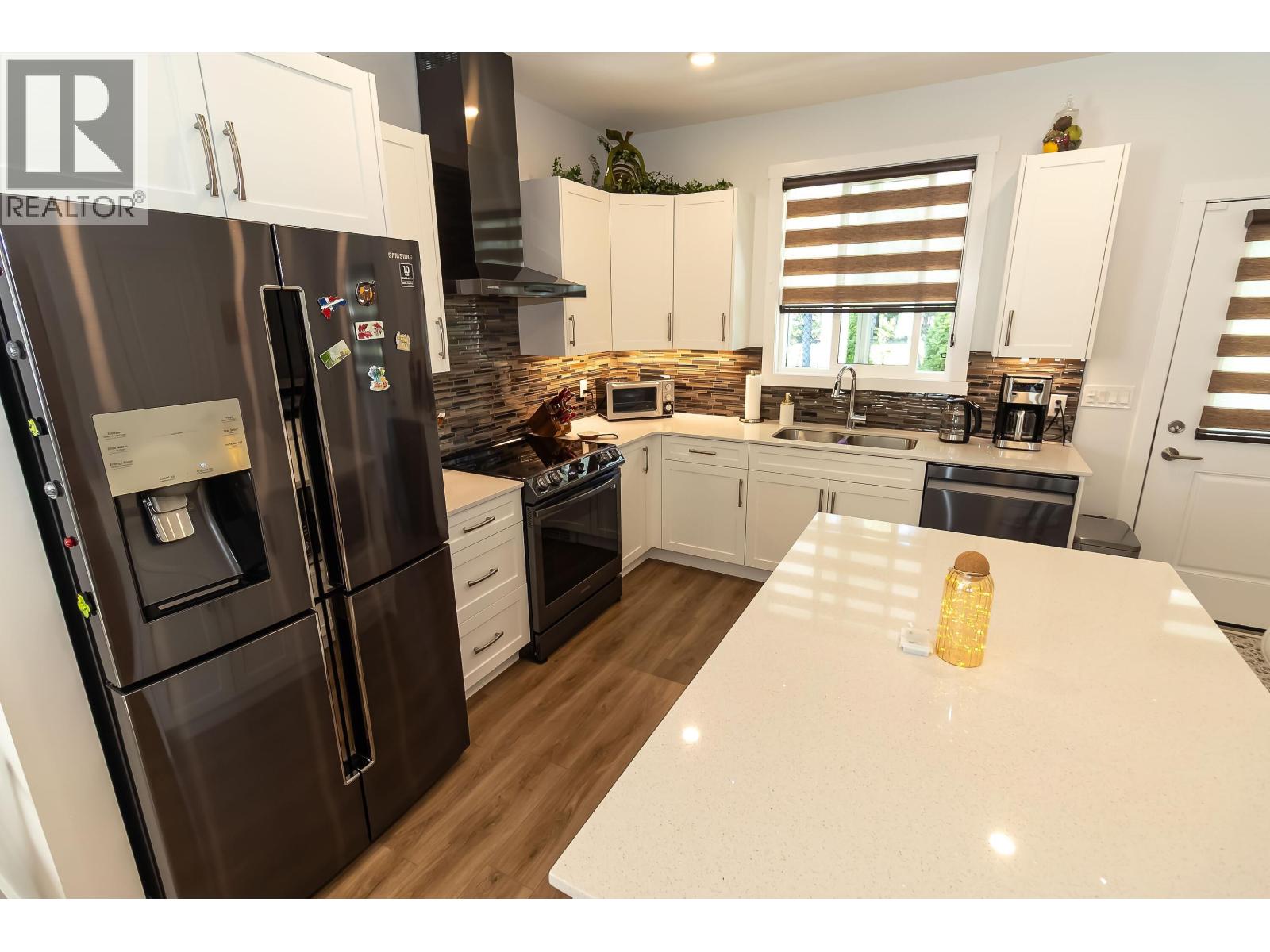 10 4921 HALLIWELL AVENUE, Terrace