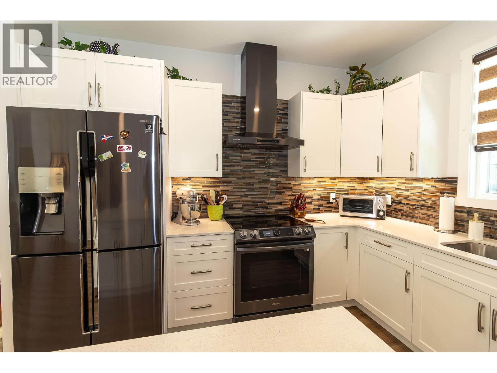 10 4921 HALLIWELL AVENUE, Terrace