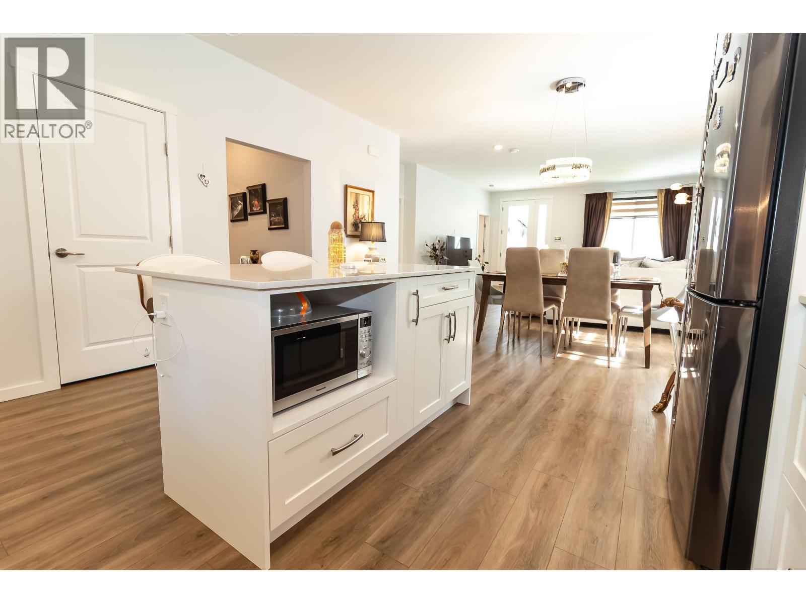 10 4921 HALLIWELL AVENUE, Terrace