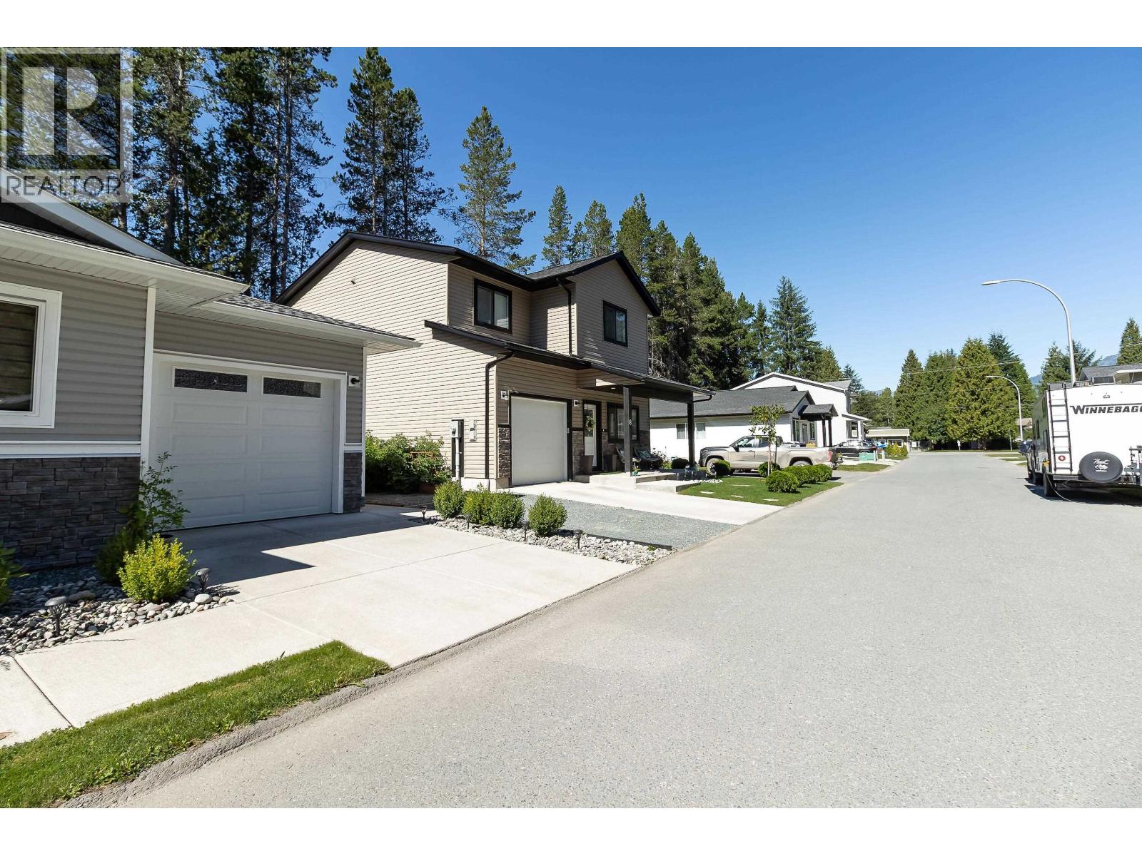 10 4921 HALLIWELL AVENUE, Terrace