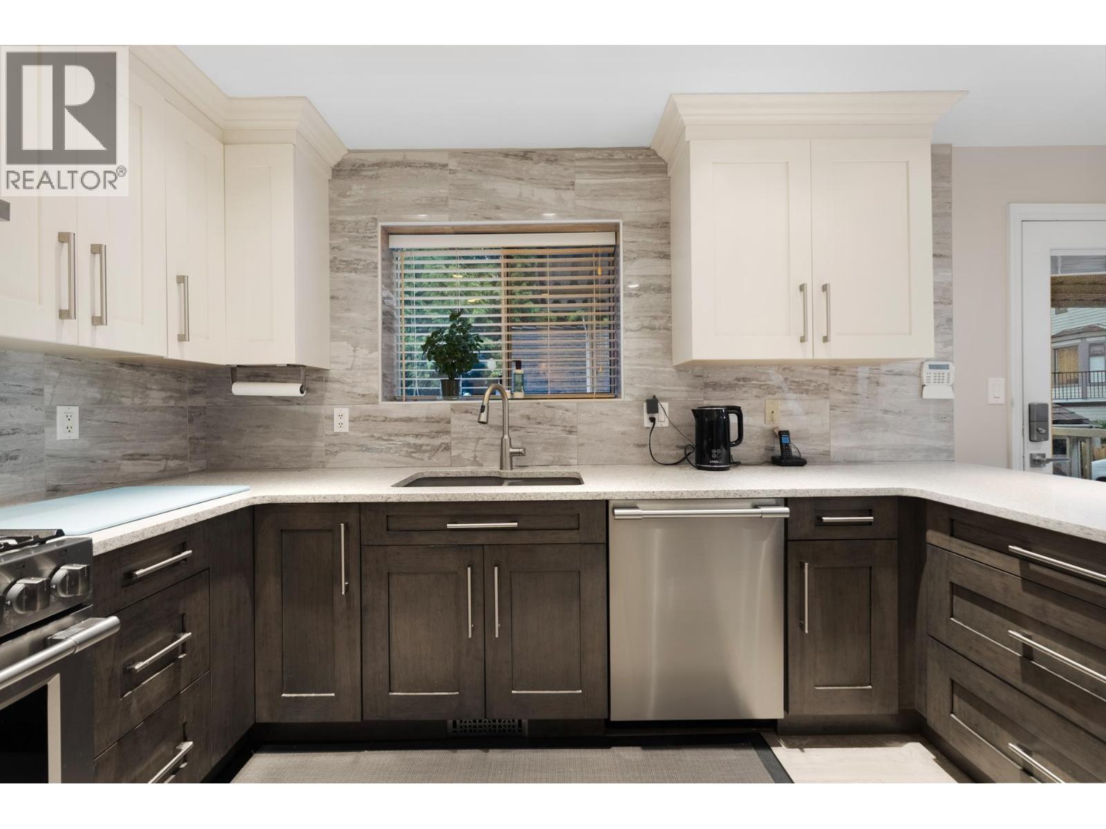 2625 BAINBRIDGE AVENUE, Burnaby