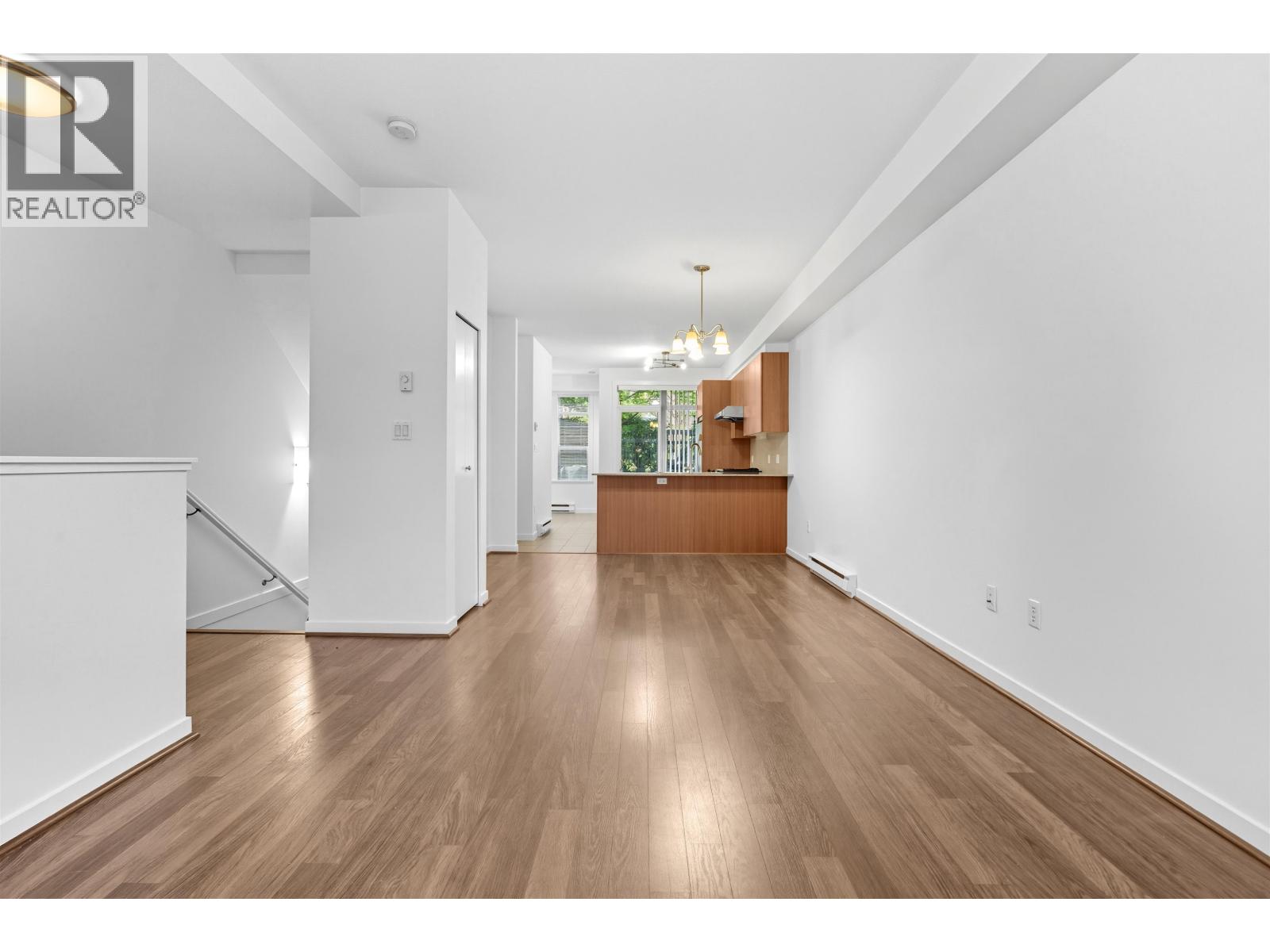 6 5881 IRMIN STREET, Burnaby