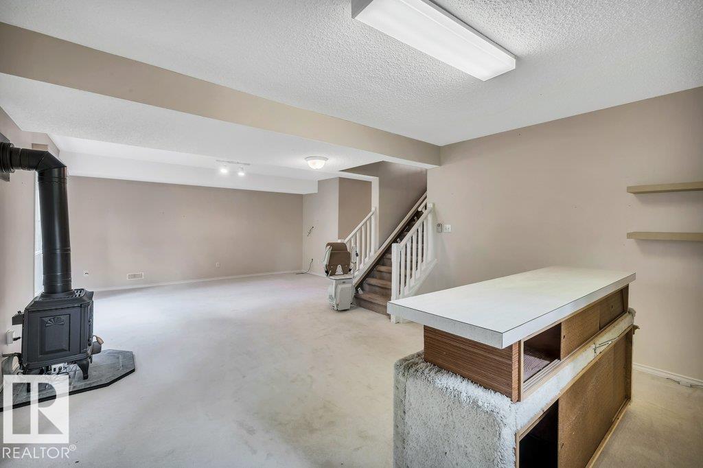 112 Haddow CL NW, Edmonton