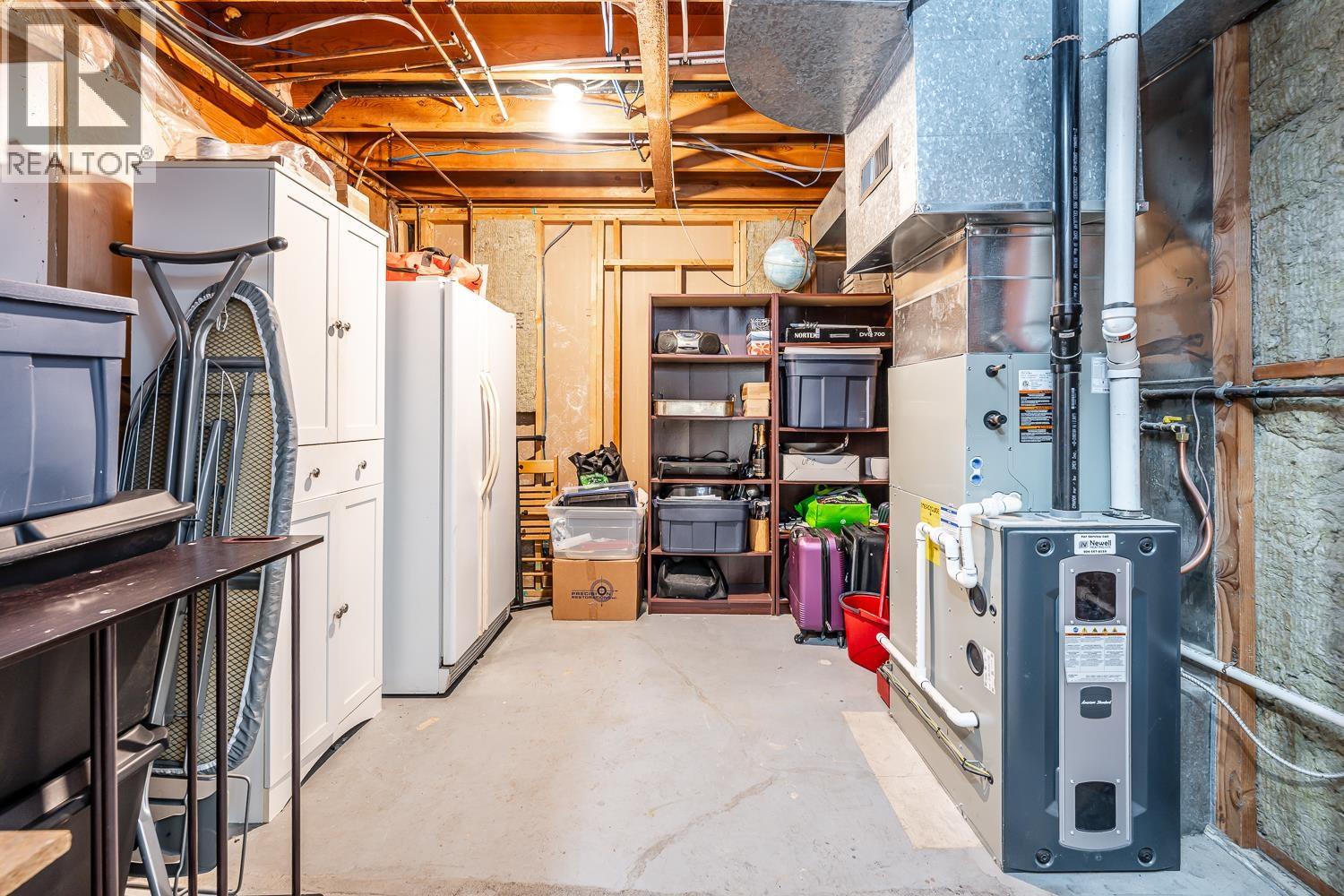 2548 MONTROSE WAY, Squamish