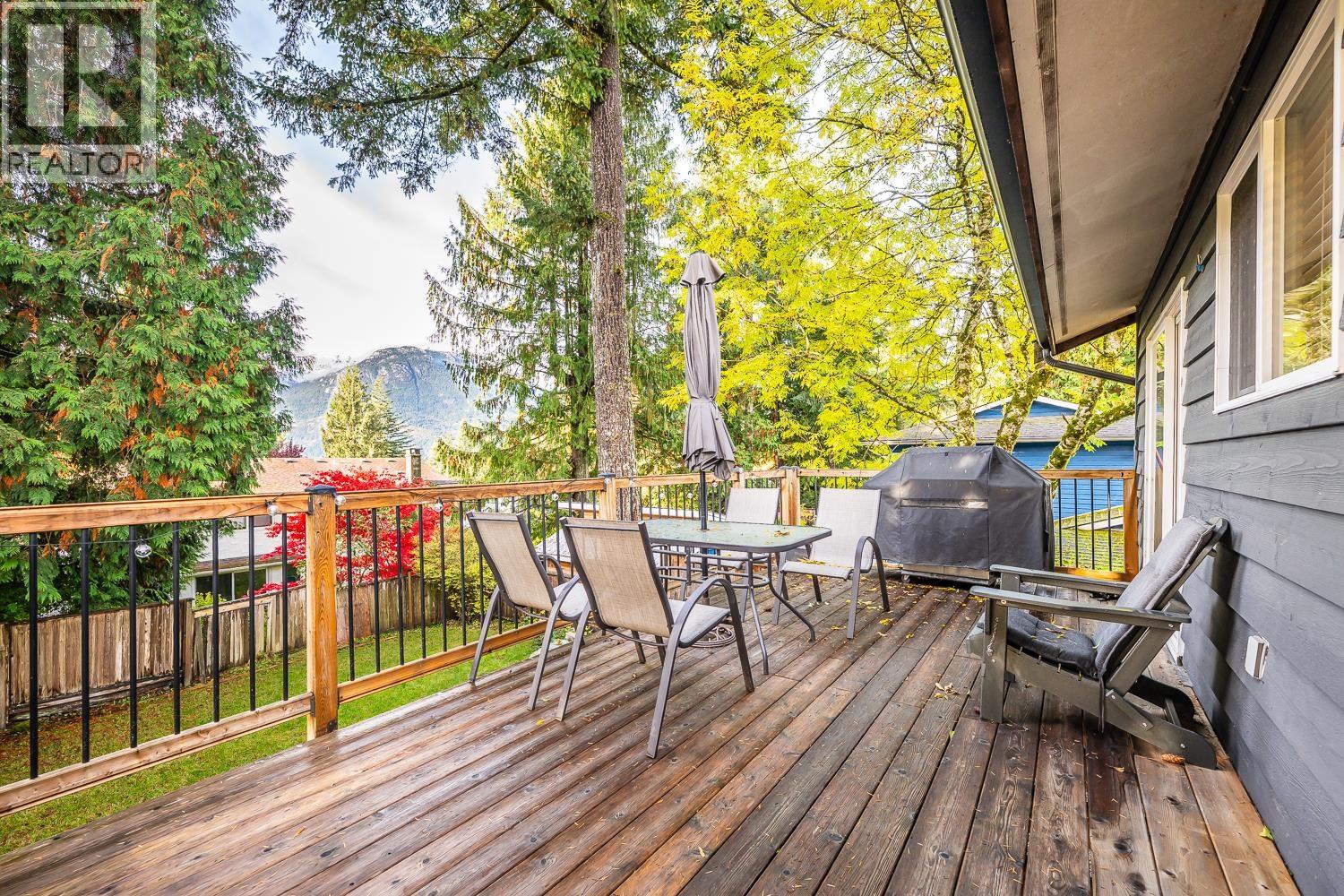 2548 MONTROSE WAY, Squamish