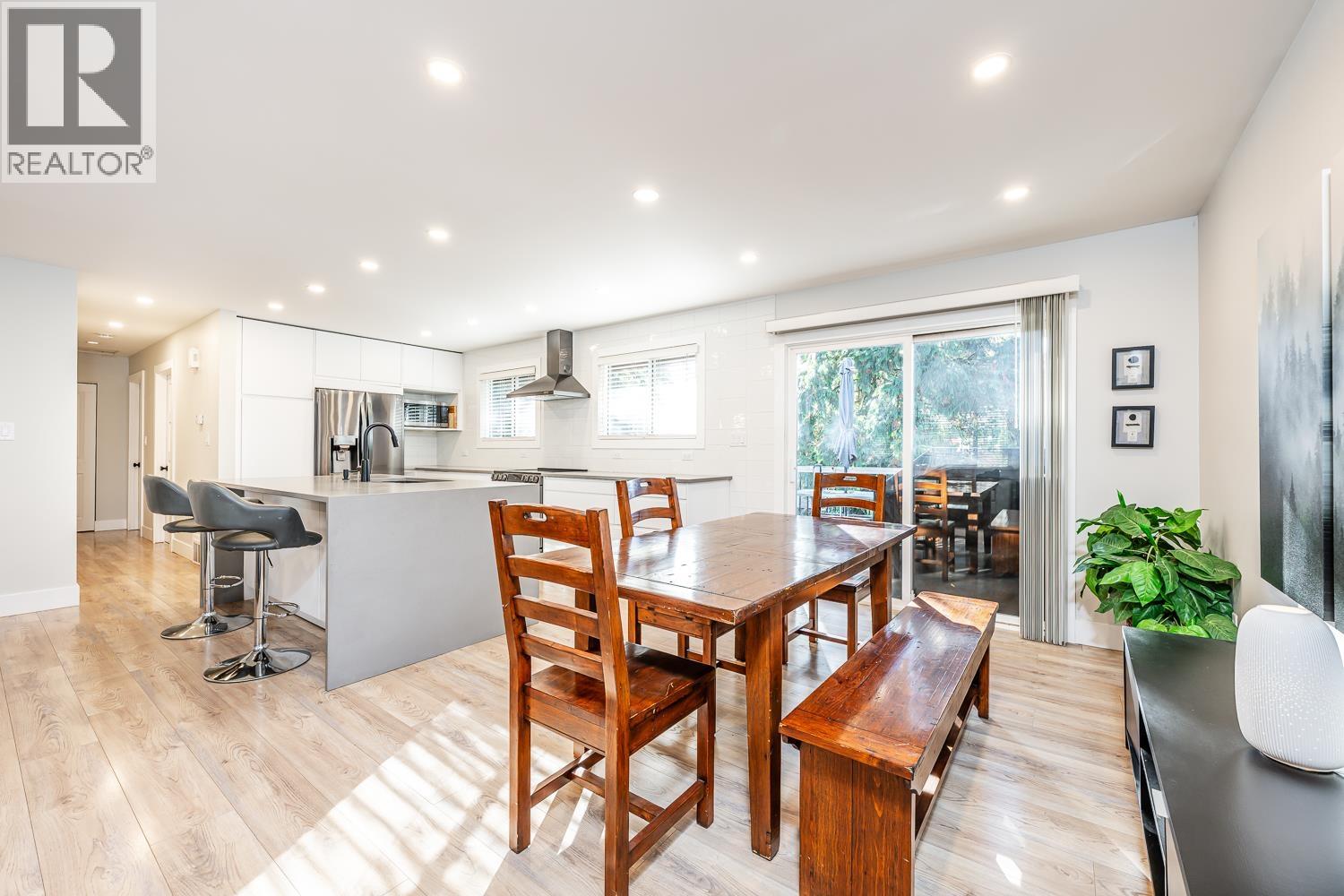 2548 MONTROSE WAY, Squamish