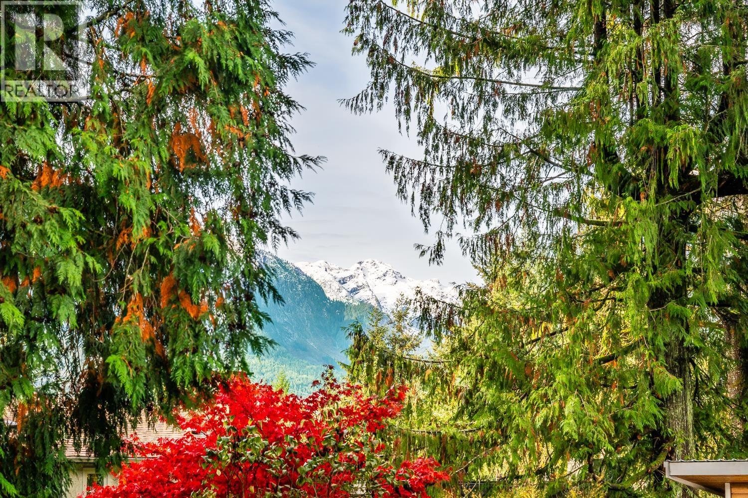 2548 MONTROSE WAY, Squamish