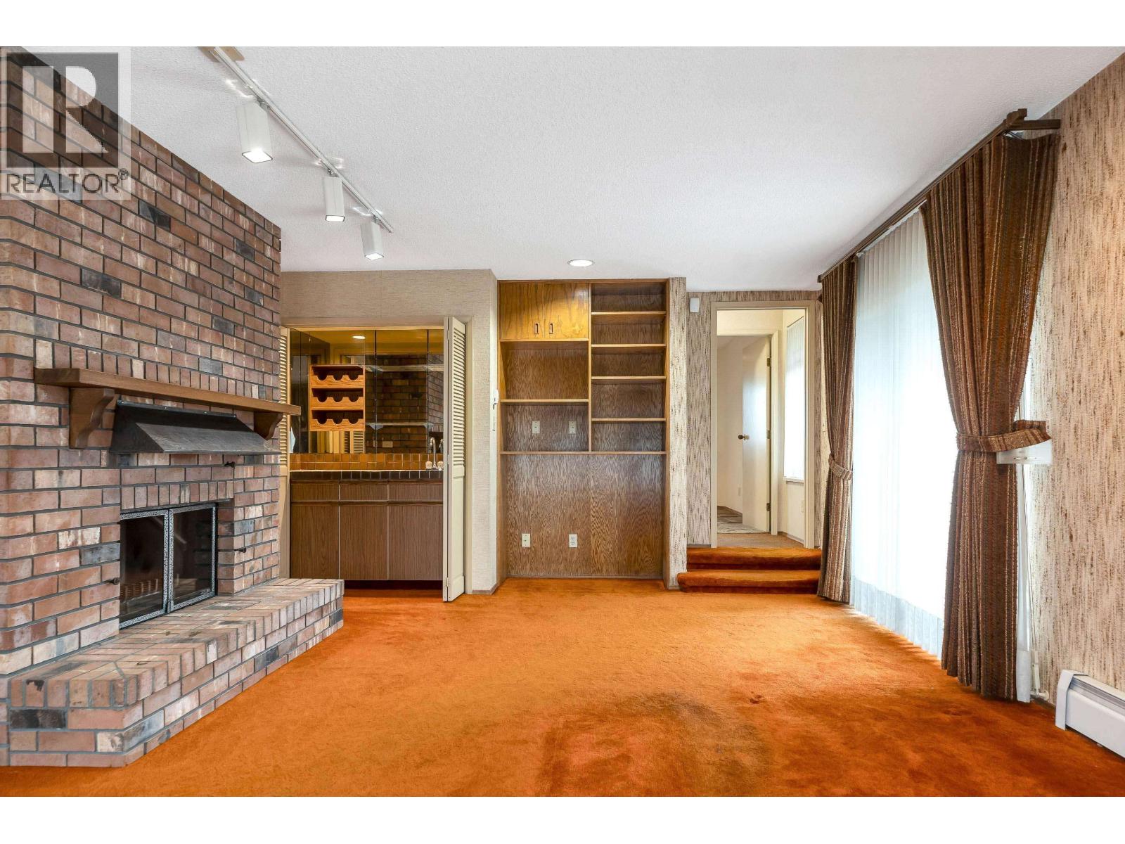 8660 CAMDEN CRESCENT, Richmond