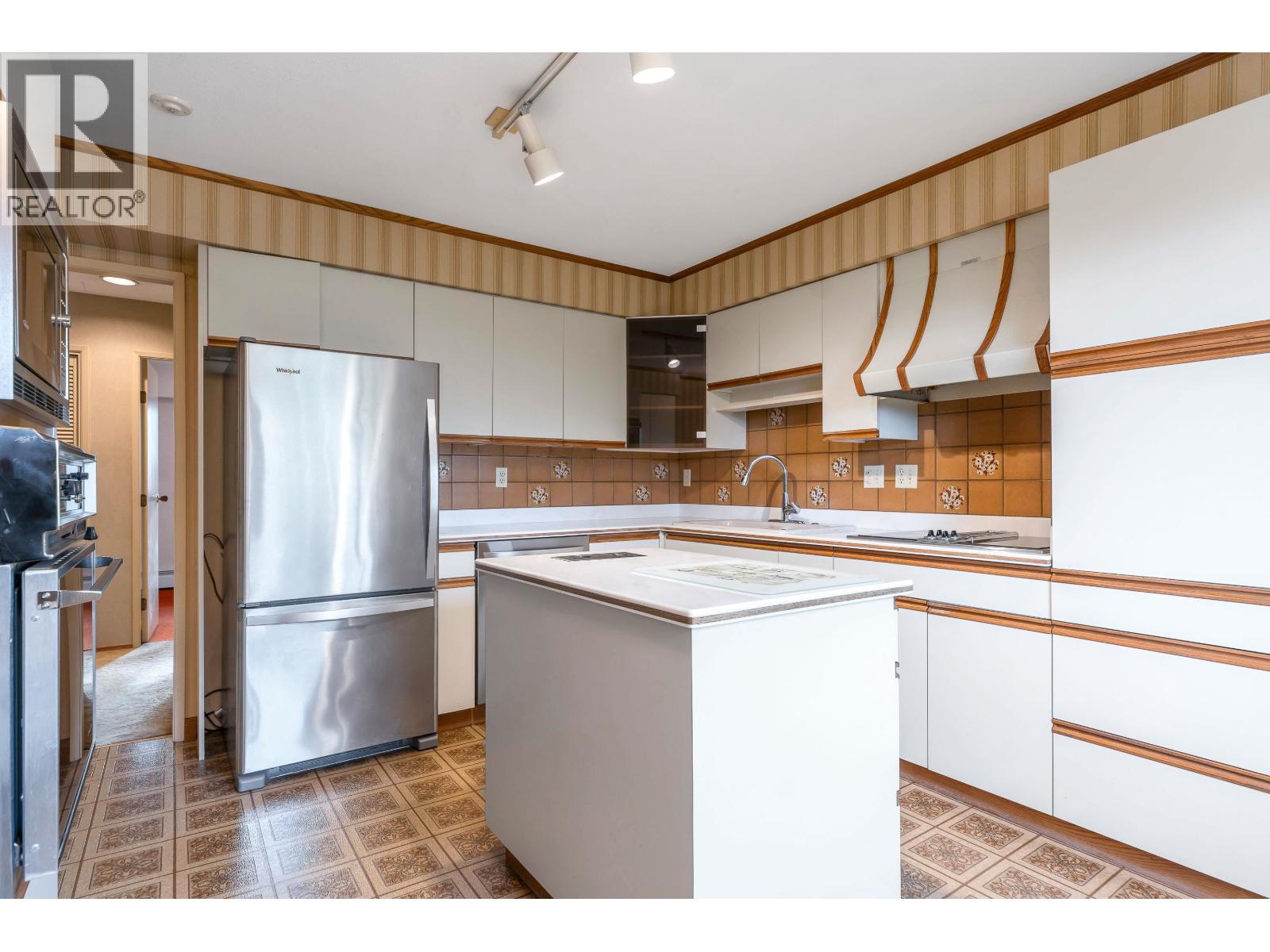 8660 CAMDEN CRESCENT, Richmond