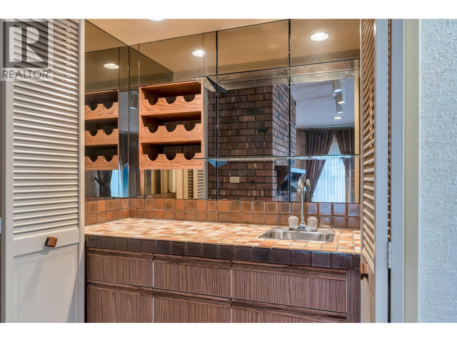 8660 CAMDEN CRESCENT, Richmond