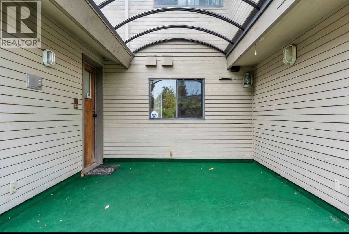 8660 CAMDEN CRESCENT, Richmond