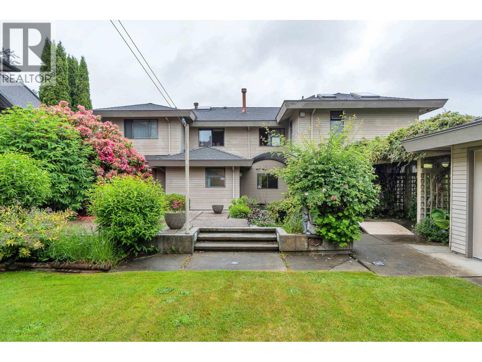 8660 CAMDEN CRESCENT, Richmond