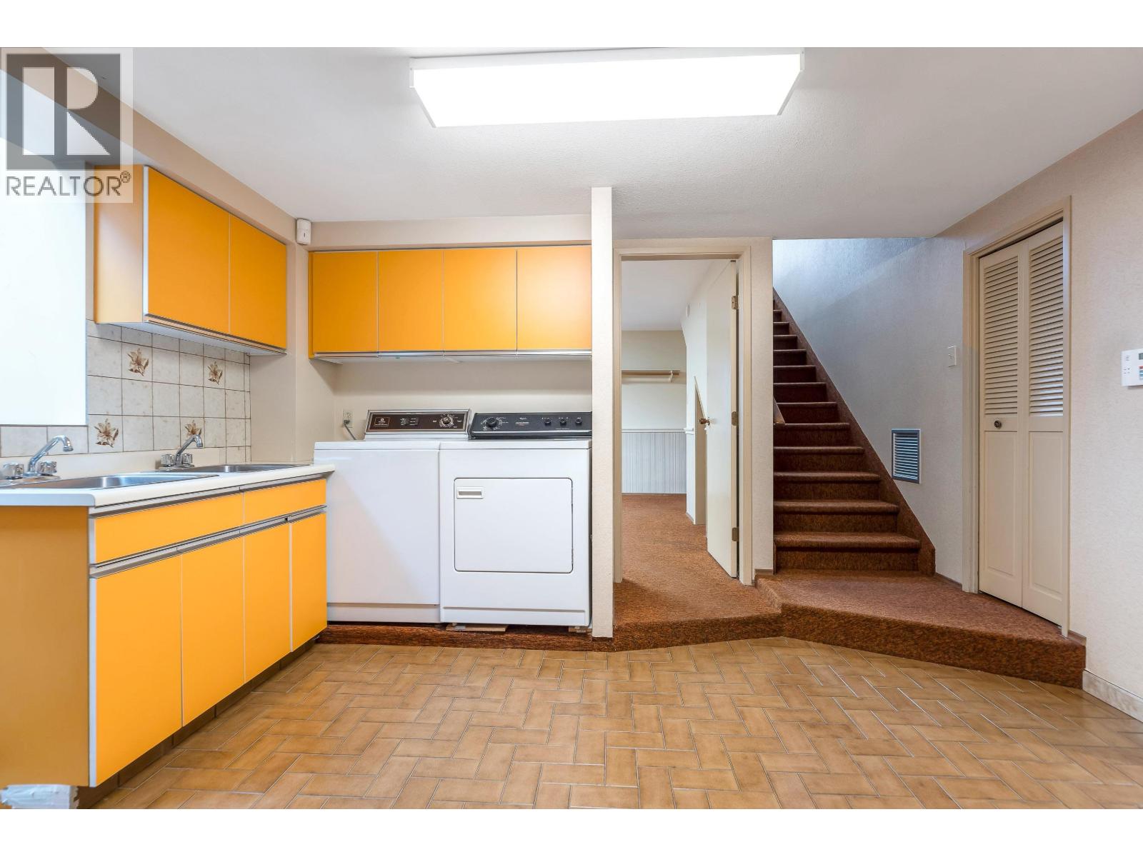 8660 CAMDEN CRESCENT, Richmond