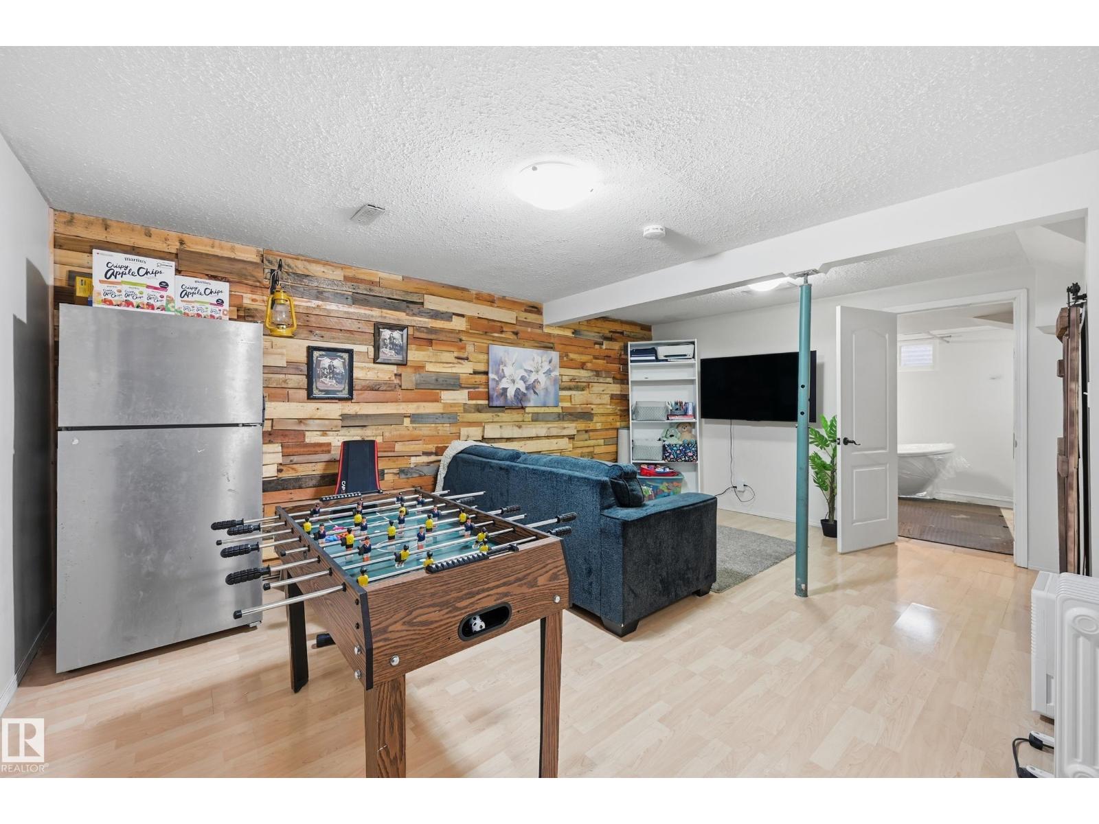 18423 95A AV NW, Edmonton